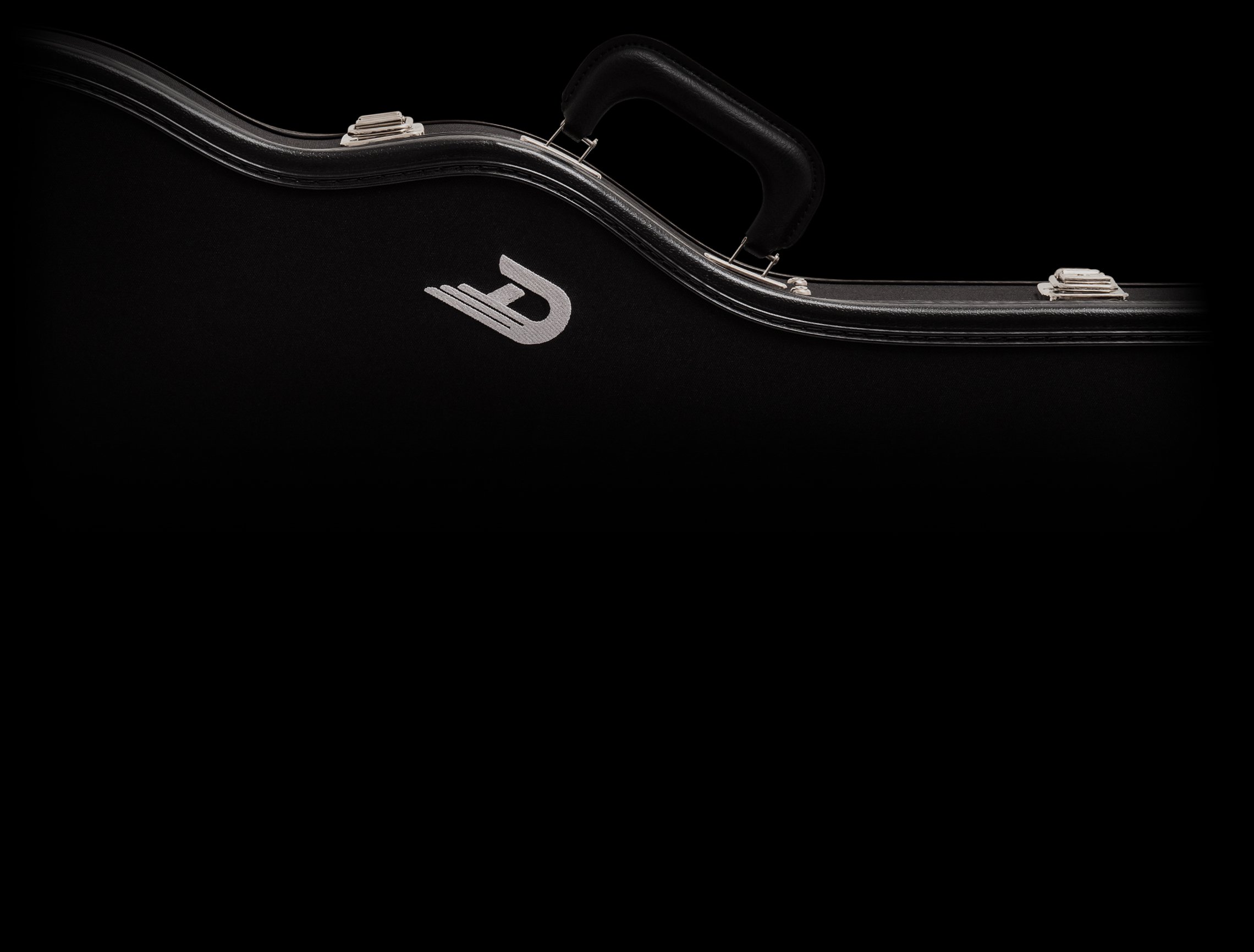 SNIPPET_Cases_Dark2(img-top)_DESKTOP.jpg Image of the Duesenberg Custom Line Case
