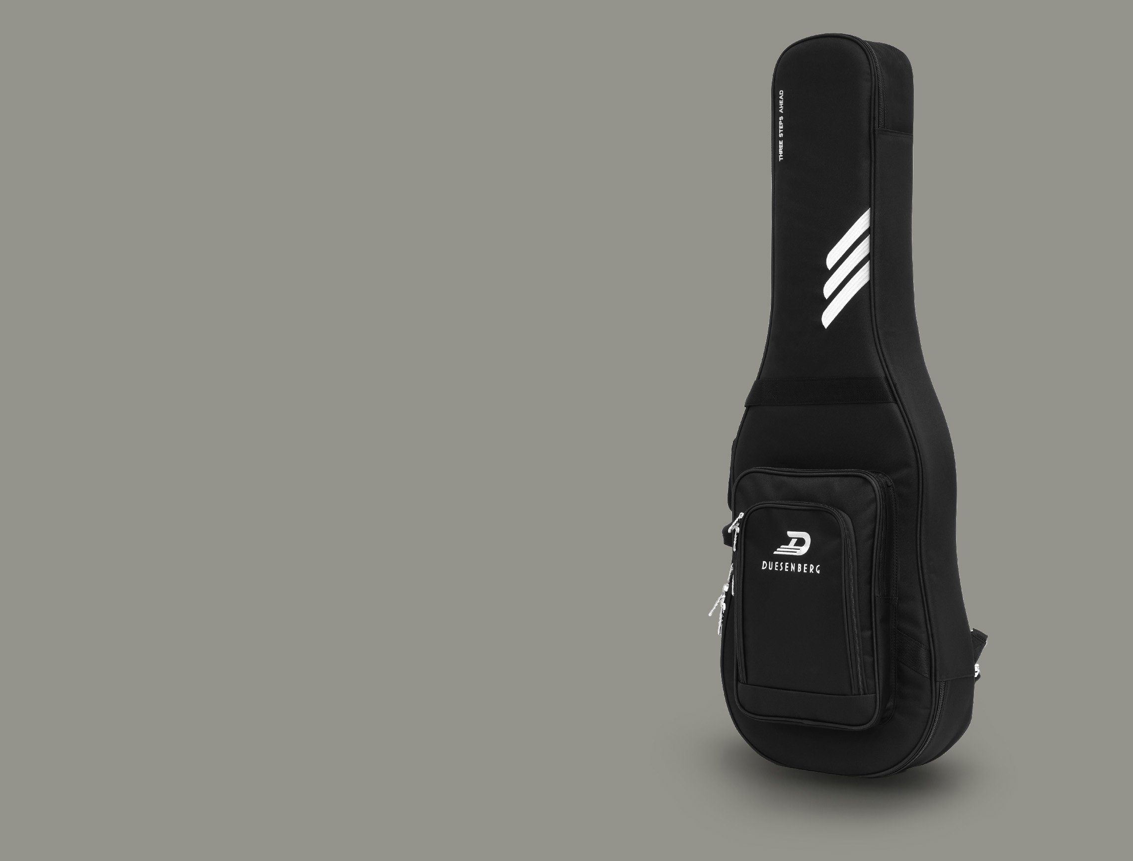 SNIPPET_Bags_1light(img-right) Photo of the black Duesenberg Custom Line Bag